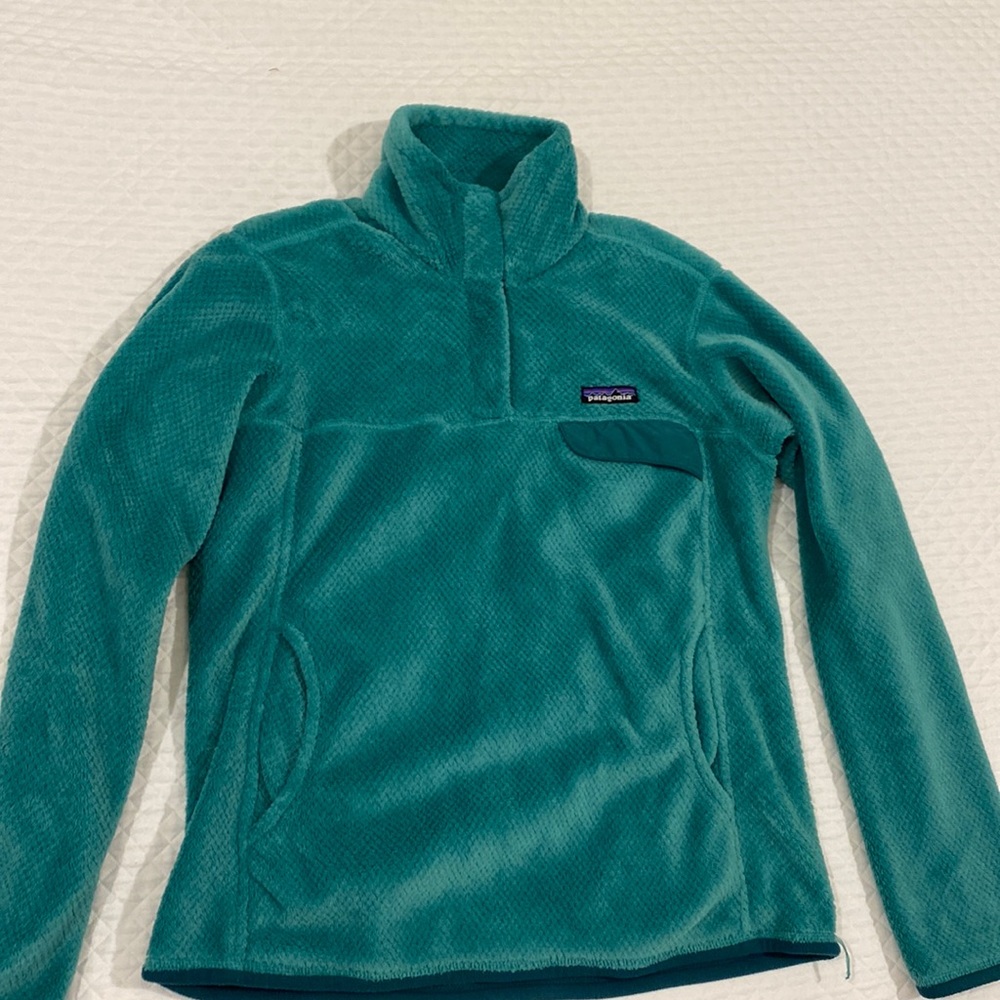 Green Patagonia pullover